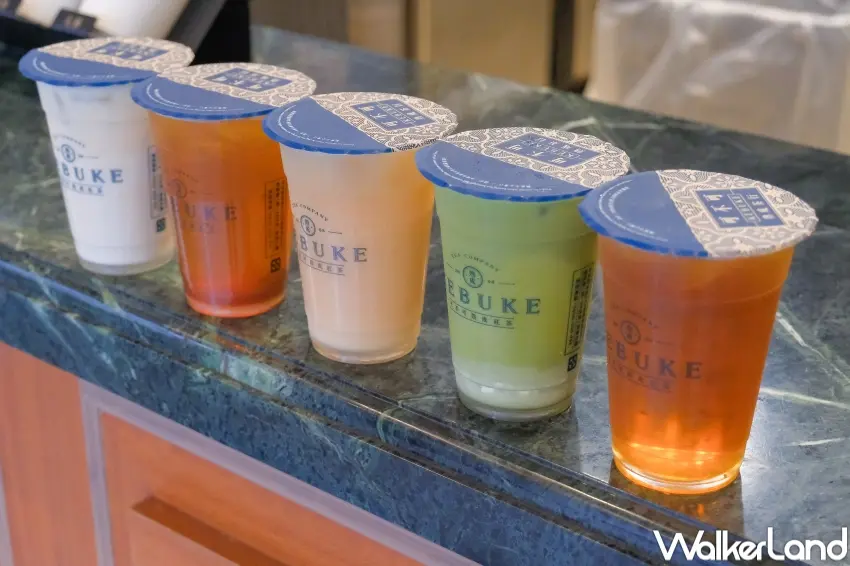 ▲可不可熟成茶行推出「茶花輕焙烏龍、茶花烏龍梅、茶花烏龍多多」，結合花香、果香與乳酸風味，帶來不同層次的春季茶飲。