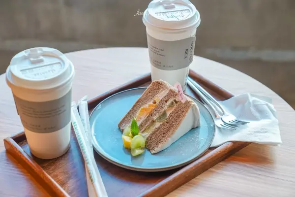 ▲清境農場櫻花一日遊！南投不限時咖啡廳Mountain bica cafe，看美景吃下午茶。(攝影：部落客 Jason's Life)