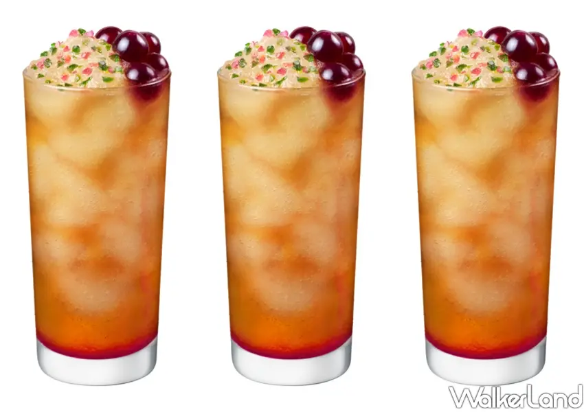 ▲星巴克Ｘ哈利波特聯名新飲料「蜂蜜公爵爆爆星冰茶」，清爽蜜柚基底搭配蜂蜜爆珠與繽紛糖果碎，每一口都是視覺與味覺驚喜。(攝影：鄭雅之)