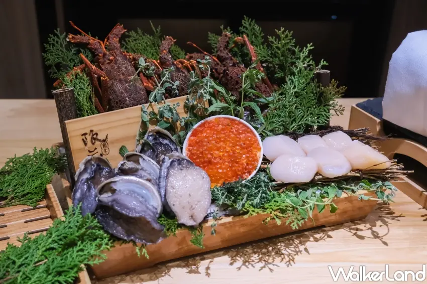 ▲「阪前鐵板燒」春夏菜單海鮮亮點為龍蝦二吃,透過迷迭香與百里香燻香炙燒,讓龍蝦香氣在鐵板料理中慢慢釋放。(攝影:張人尹)