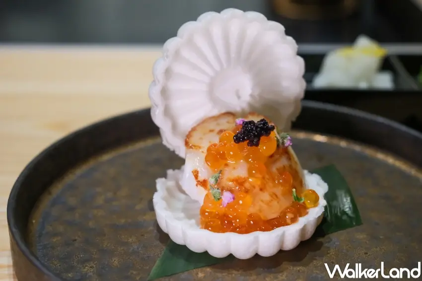 ▲「阪前鐵板燒」推出期間限定加購料理,包括極上帝王蟹腳與干貝紅寶石最中餅,粉絲點用套餐即可升級海鮮料理體驗。(攝影:張人尹)