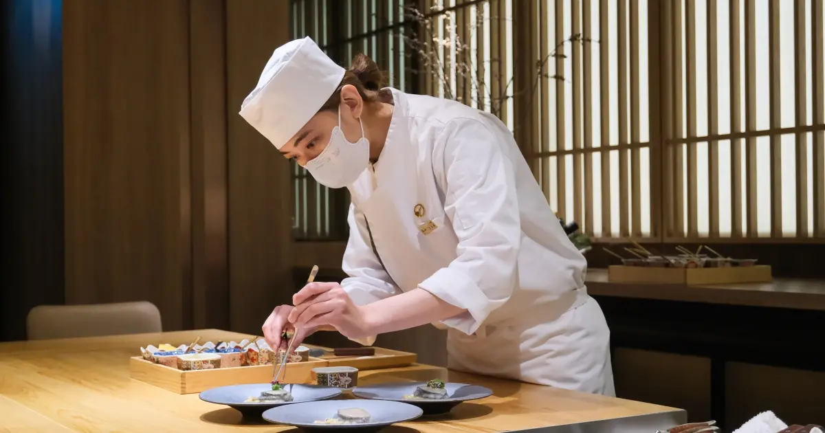 約會鐵板燒推薦！王品阪前鐵板燒套餐1880元起，黑樺牛 高地和羊海陸鐵板燒必吃。