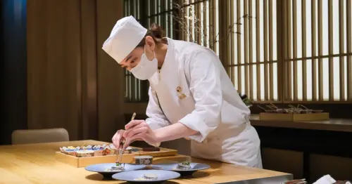 約會鐵板燒推薦！王品阪前鐵板燒套餐1880元起，黑樺牛 高地和羊海陸鐵板燒必吃。