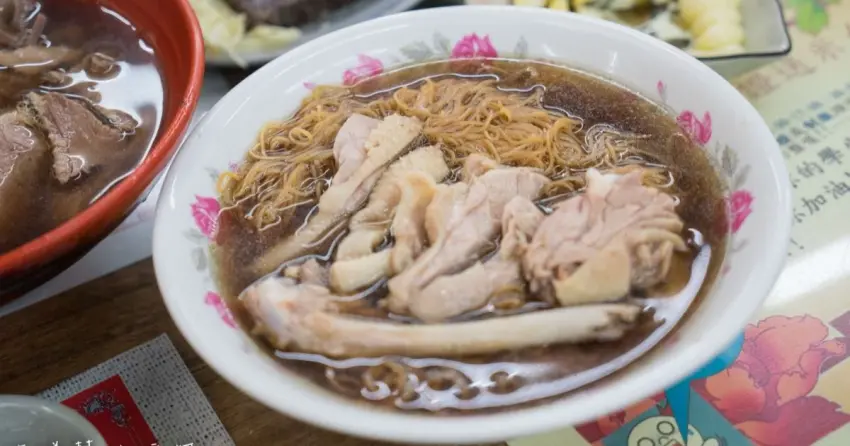 ▲「虎尾王家當歸鴨肉麵線」以清香甘甜的當歸湯頭聞名，鴨肉份量十足、肉質軟嫩，在地飄香已超過50年。