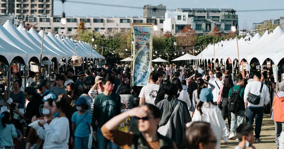 反香菜控抗議！全台最大「香菜市集」120家齊聚，連大苑子也推香菜芭樂飲。