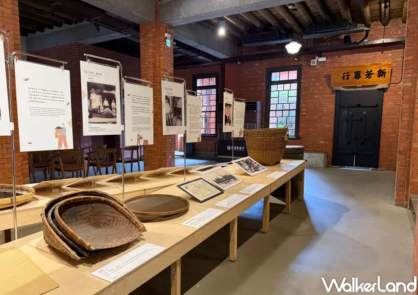 ▲新芳春茶行常設展完整介紹台灣茶葉史、新芳春茶行建築到發展歷程。(攝影：鄭亦庭)