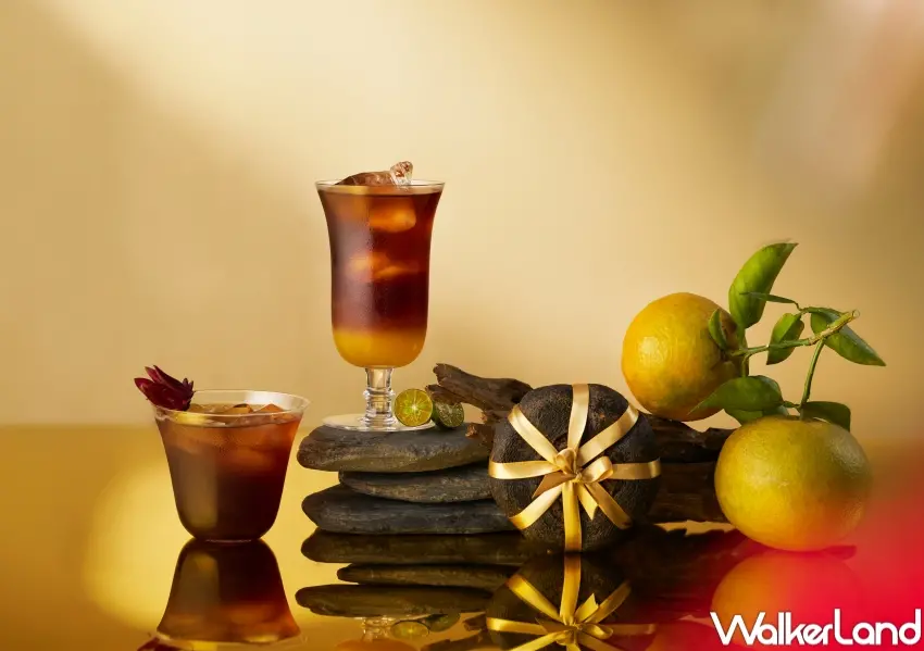 ▲吉嶼山茶將客家酸柑融入茶飲設計，搭配花形冰磚打造層次豐富的風味體驗。