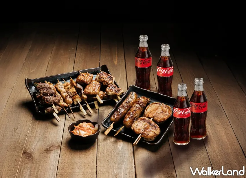 ▲柒息地 599 元雙人套餐包含秘醬系列多樣烤物，搭配冰涼「可口可樂」打造搭餐儀式感 。圖／「可口可樂」公司提供；窩客島整理