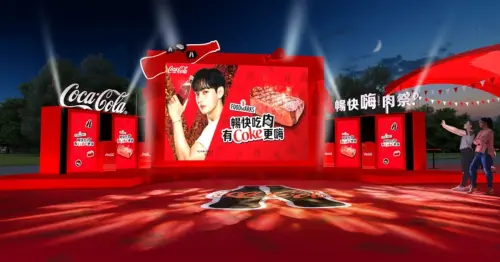 2026「Coke！暢快嗨肉祭」3月27日圓山登場！BTS V品牌大使專屬周邊、30間肉食名店限定餐點與李雅英開幕助陣。