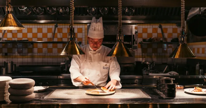 老饕欽點！亞都麗緻天香樓米其林摘星紀實，經典法式薄餅視覺饗宴席捲味蕾。
