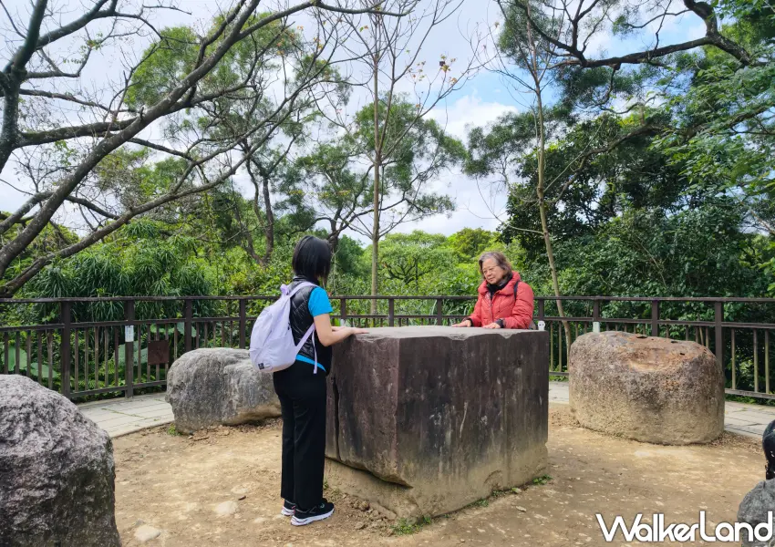 ▲石之能量廣場透過五行天然石，帶領民眾體驗與大地能量的連結。 (攝影：鄭雅之)