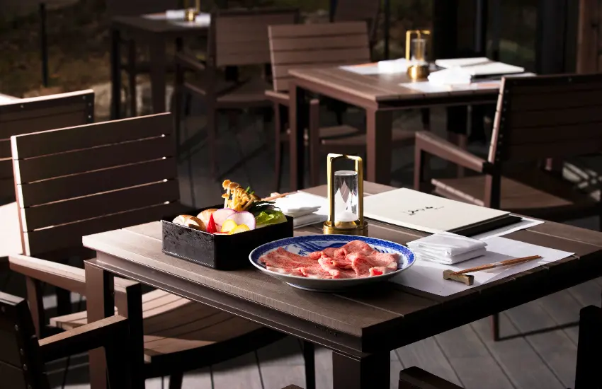 ▲店裡今年開始提供春季午餐及60分鐘壽喜燒吃到飽方案。