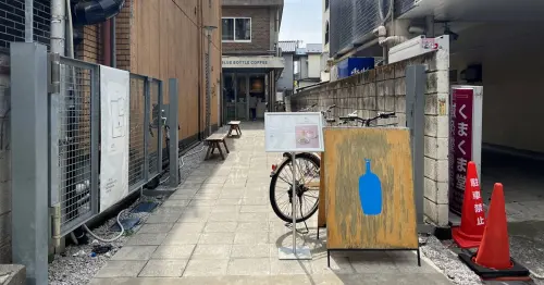 一間不太想紅的藍瓶咖啡！三軒茶屋店在工業極簡與昭和懷舊之間，剛好長成東京生活的樣子。