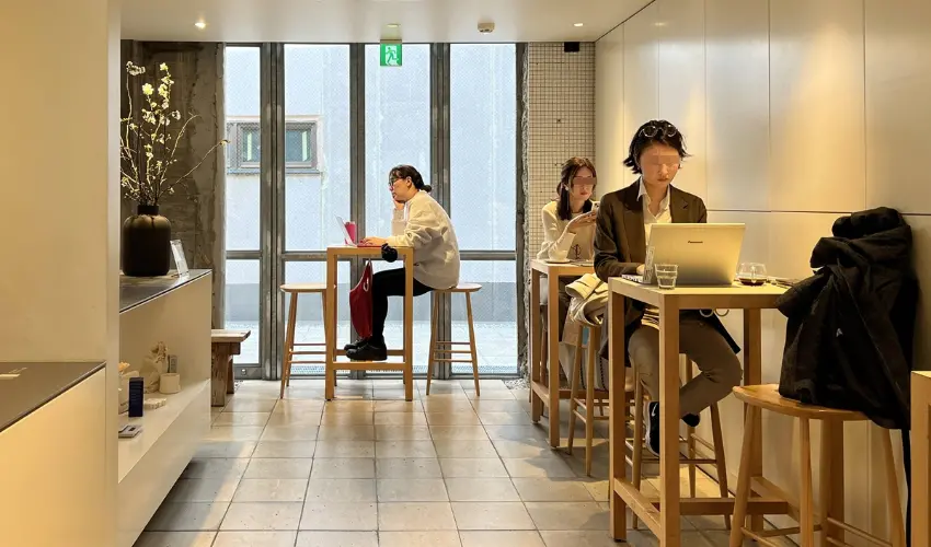 ▲空間設計沒有刻意製造視覺焦點，而是讓人可以長時間待著也不感到壓力。