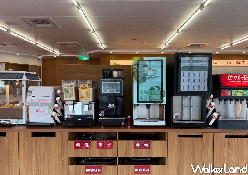 ▲六扇門豪華自助吧飲品區，蜜香豆奶與各式冷熱飲喝到飽。