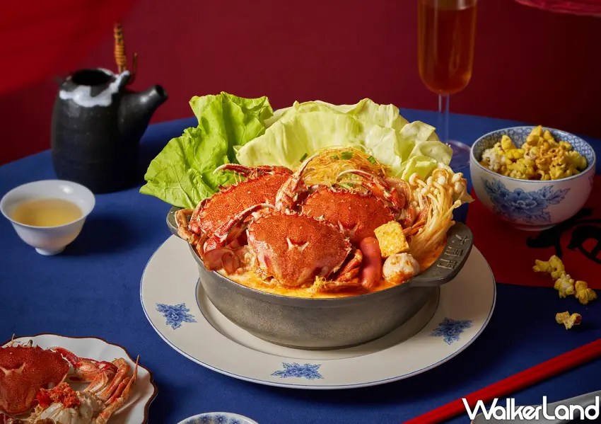 ▲190元爽嗑三隻螃蟹，六扇門南洋叻沙火鍋強勢開吃。