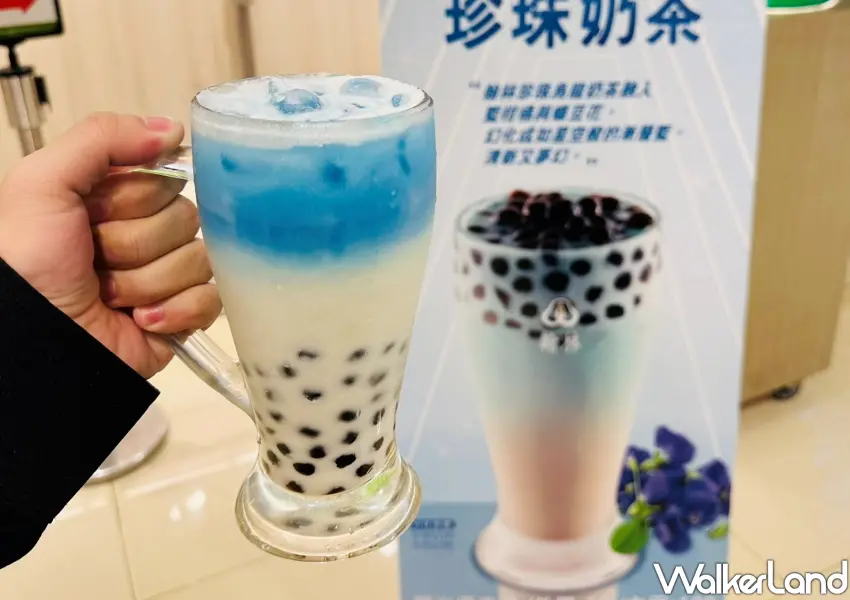 ▲星光藍珍珠奶茶選用Ｑ彈黑珍珠搭配特調藍紫色調，是專為演唱會打造的夢幻星空系飲品。