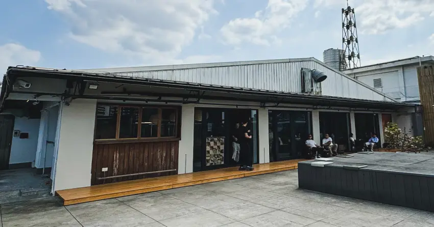 西門町電影院頂樓有咖啡廳！漠杉咖啡 新開幕就爆紅，試營運優惠折30。