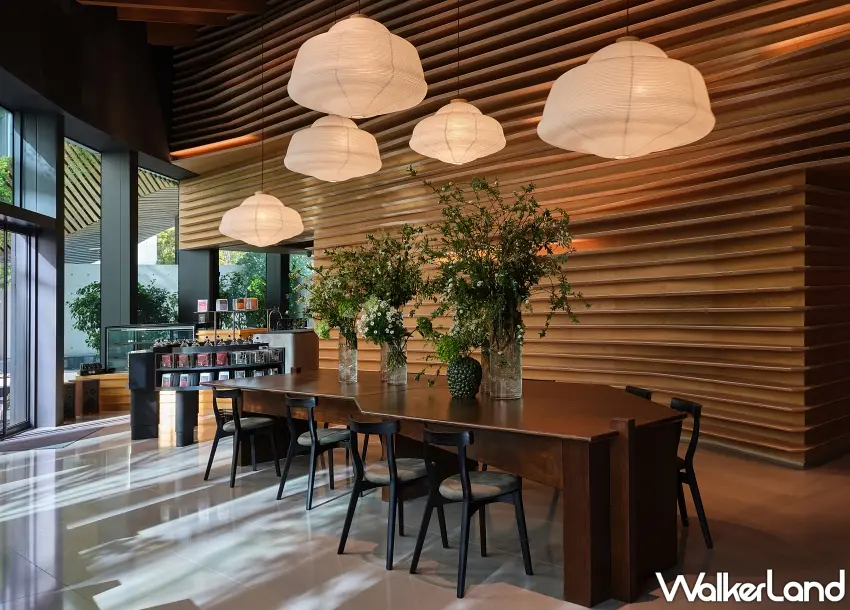 ▲Phase Coffee Roasters空間由不醒人Unsober Design 設計團隊操刀，回應建築大師隈研吾負建築哲學。圖／勤美術館提供；窩客島整理