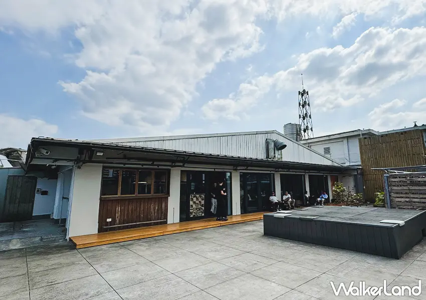 ▲西門町電影院頂樓有咖啡廳！漠杉咖啡 新開幕就爆紅，試營運優惠折30。