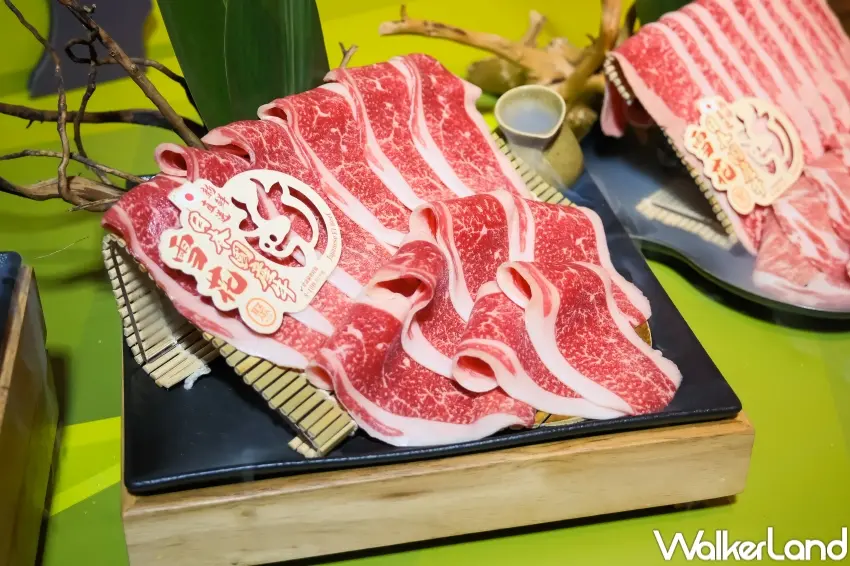 ▲聚 日式鍋物推出日本國產牛雪花與霜降單人套餐，以及雙人特盛，王品集團主打788元起吸引粉絲。（攝影：張人尹）