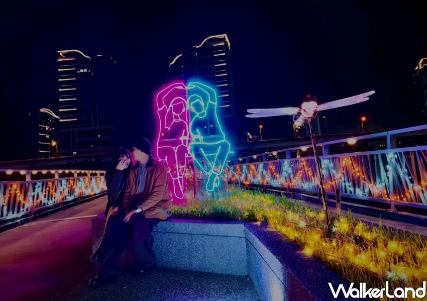 ▲白色情人節必拍的辰光橋霓虹燈飾,讓新北春紛節成為情侶散步最浪漫的打卡點。