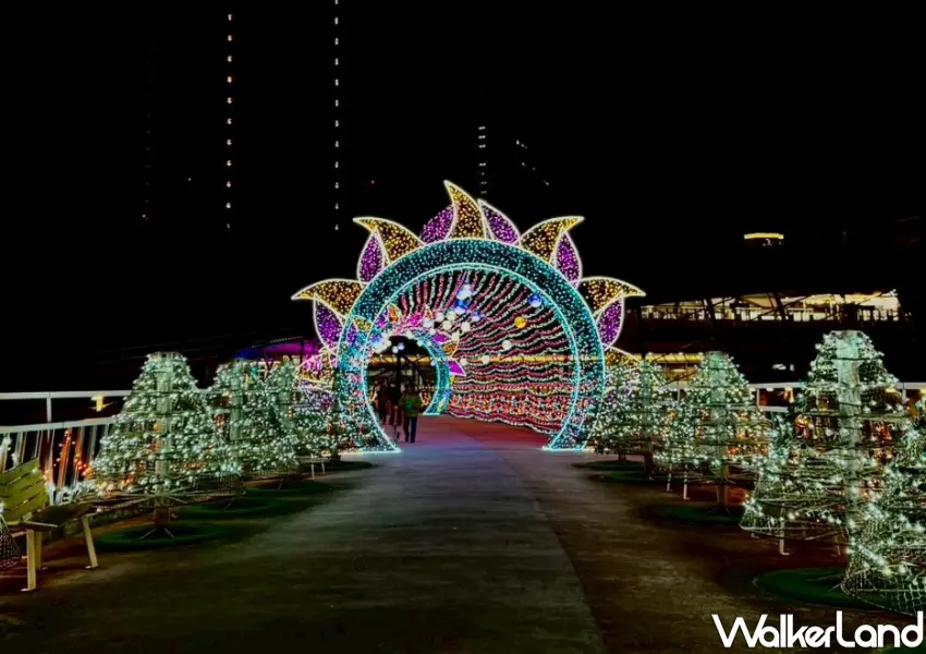 ▲浪漫辰光橋光雕展閃耀新北春紛節,每晚六點準時點亮星戀光影,是約會首選地。