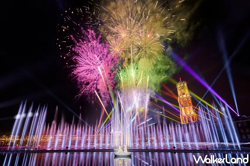 ▲結合音樂水舞、探照燈與煙火演出的夜間秀「光之盛宴」極具視覺震撼。 圖/豪斯登堡提供;窩客島整理