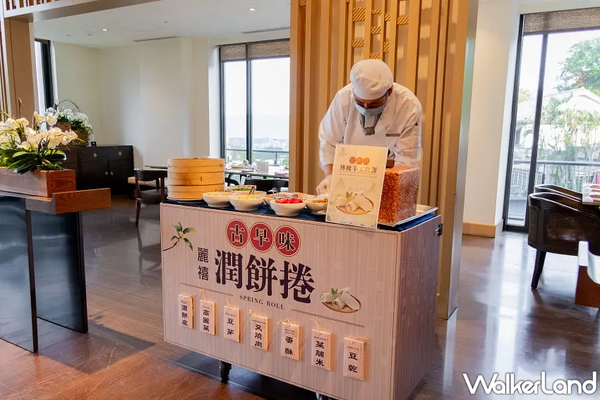 ▲北投麗禧於清明連假期間,為住宿房客推出潤餅餐車,由師傅現點現做潤餅捲服務。圖/北投麗禧溫泉酒店提供;窩客島編輯整理