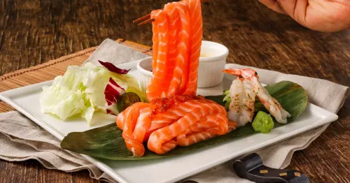 美威鮭魚聯手順億鮪魚！2026春季限定鮭鮪雙拼飯，雙魚座9折與台南獨家鮭魚麵必吃。