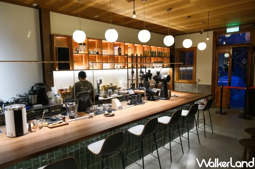▲ALL DAY ROASTING COMPANY進駐大稻埕百年街屋,結合迪化街氛圍打造全新下午茶場景,吸引粉絲朝聖打卡。(攝影:張人尹)
