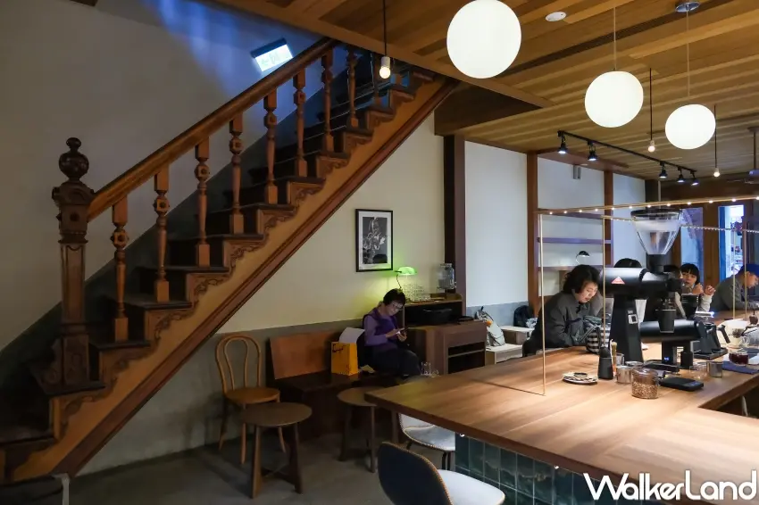 ▲ALL DAY ROASTING COMPANY保留莊義芳商行立面與老屋紋飾,呈現大稻埕百年建築細節魅力。(攝影:張人尹)