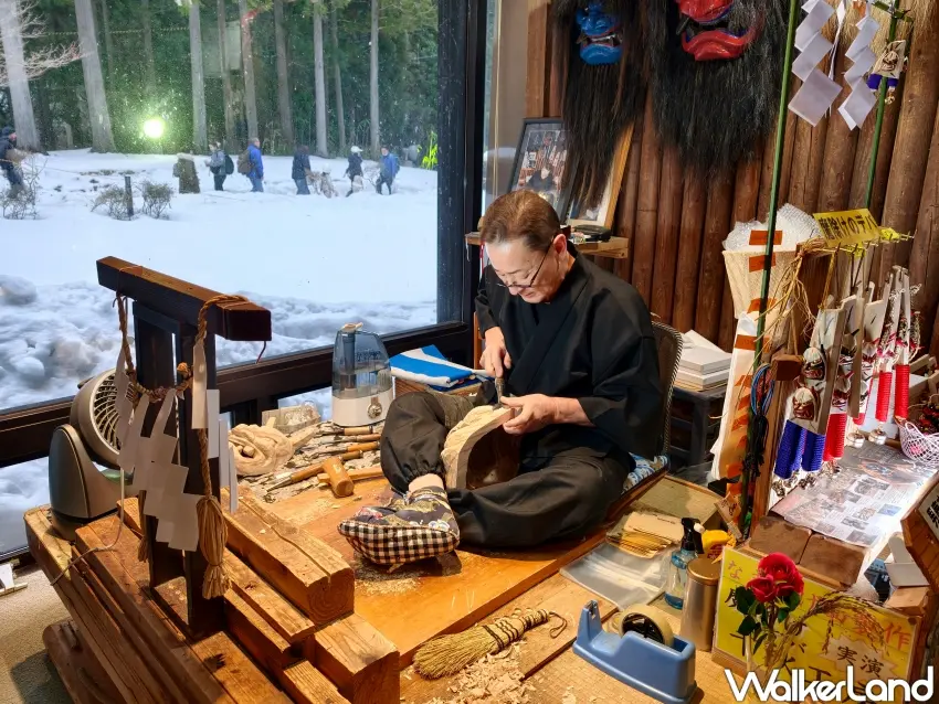▲「生剝鬼館」館內可近距離觀賞秋田縣唯一現役的生剝鬼面具雕刻師石川千秋師匠創作。(攝影:楊婷雅)