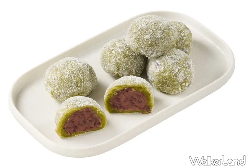 ▲抹茶控必吃「抹茶紅豆大福」，Q彈抹茶外皮包裹著綿密蜜紅豆餡，是全聯春茶賞超人氣日系甜點推薦。