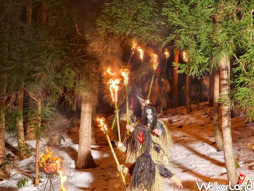 ▲「生剝鬼下山・獻餅」為生剝鬼柴燈祭重頭戲，欲捕捉生剝鬼下山畫面務必提前卡位。（攝影：楊婷雅）