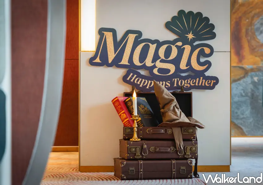 ▲魔法怪獸書與分類帽現身，星巴克典藏DREAM PLAZA台北門市打造沉浸式拍照場景。