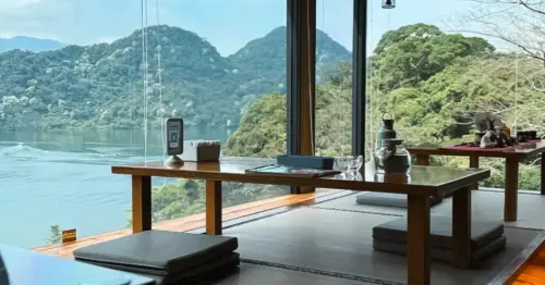 桃園景觀咖啡廳攻略！石門水庫景觀餐廳 4 間一次看，森鄰水岸、環湖咖啡好食必訪清單。