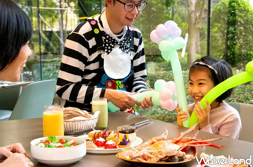 ▲台北萬豪Garden Kitchen「童樂時光」,4月3日至4月6日連假期間,凡於午間或下午茶餐期大人帶未滿12歲以下兒童用餐,現場加入台北萬豪官方LINE並領取兌換券,兒童即可免費享用自助美饌。圖/台北萬豪酒店提供;窩客島編輯整理