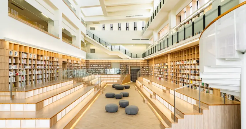 2026台東新景點！最美圖書館 臺東縣立圖書館開幕，絕美階梯式縱谷閱覽區必拍。