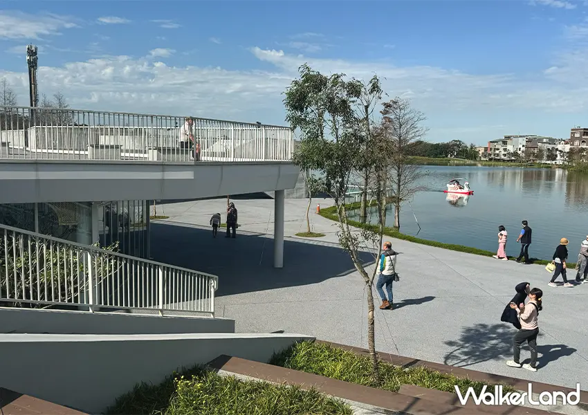 ▲桃園景觀咖啡推薦!The QiAO 喬寓咖啡 爆紅,湖畔第一排,看飛機喝下午茶超療癒。