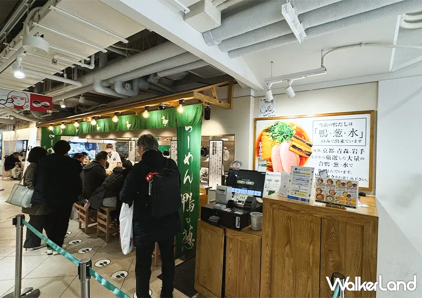 ▲不想排隊來這間！東京最強拉麵店 鴨to蔥 新宿站也能吃，早上7點開始營業。