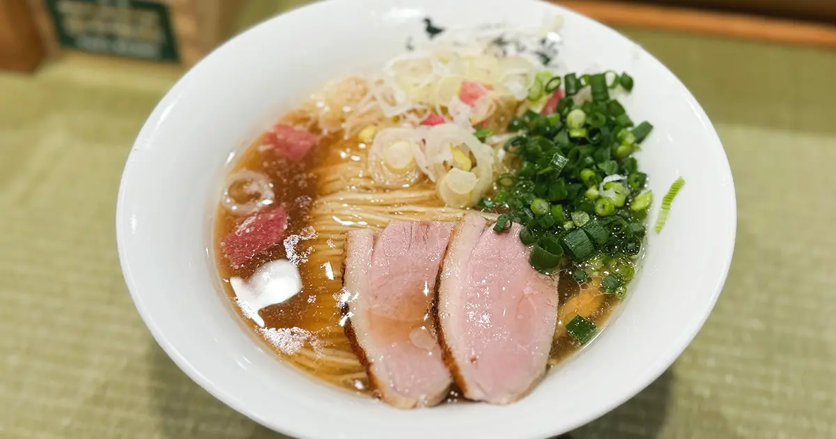 不想排隊來這間！東京最強拉麵店 鴨to蔥 新宿站也能吃，早上7點開始營業。