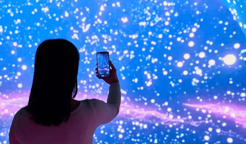 ▲共有六個不同主題的區域，每區都有獨特的影像演出。