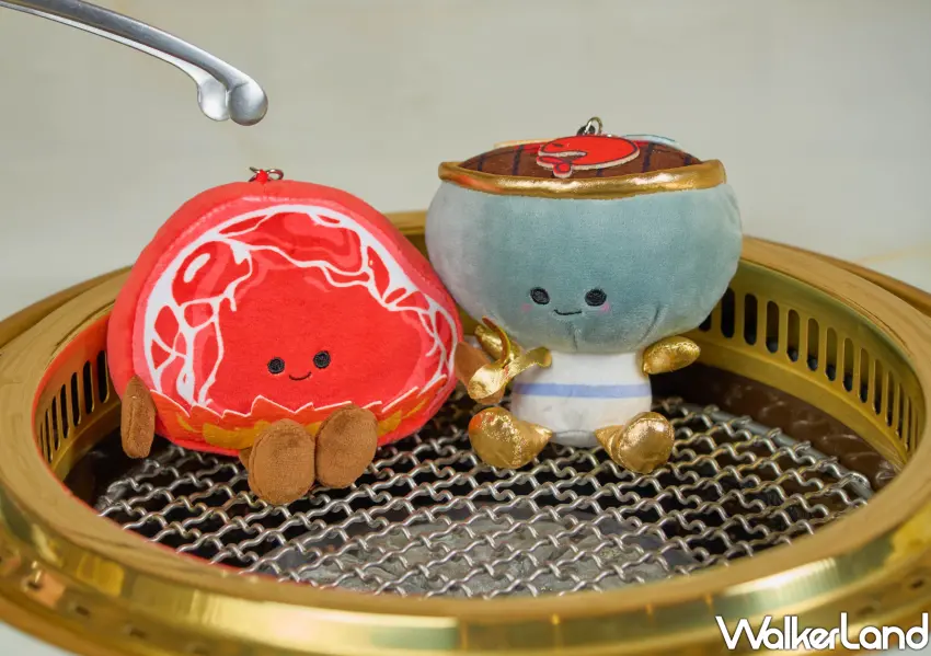 ▲烤網、肉片都變成擬人化玩偶公仔，屋馬燒肉讓用餐時光變成有趣的開箱。