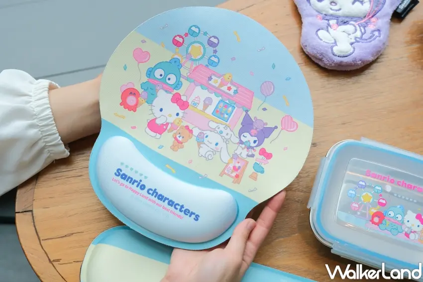 ▲統一時代百貨台北店推出三麗鷗滑鼠墊組卡友禮，集結Hello Kitty與酷洛米等人氣角色。（攝影：張人尹）