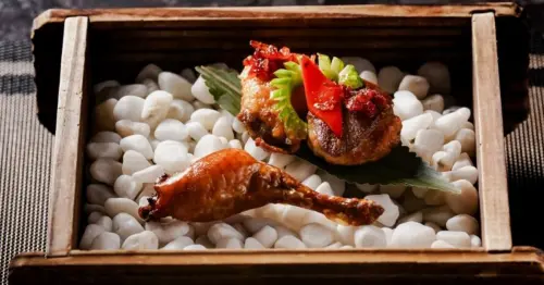 高雄米其林一星雋Gen迎來阿一鮑魚傳人！主廚李雲浩執掌行政總廚推出自創雙味乳鴿、松茸脆魚翅。