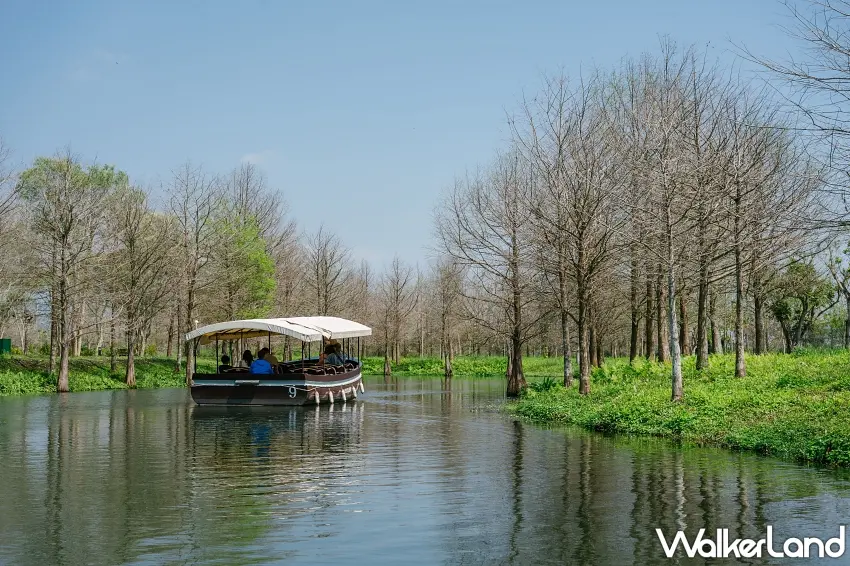 ▲旅人可在水岸生活開啟森光遊湖體驗，搭乘小船感受縱谷共生的靜謐氣息。圖／花蓮理想大地渡假飯店提供；窩客島整理