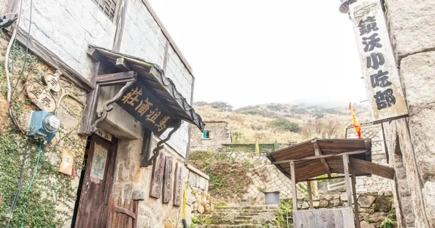 ▲「鏡沃小吃部」是芹壁聚落內的經典美食，在地人也會特地造訪，樸實的餐館卻藏著最道地的好滋味。