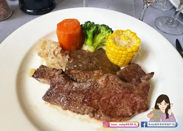 ▲大安森林公園美食推薦！百年日式宿舍改建「沾美藝術庭苑」，木造質感下享用排餐。(攝影：部落客 Ruby說美食享受旅行