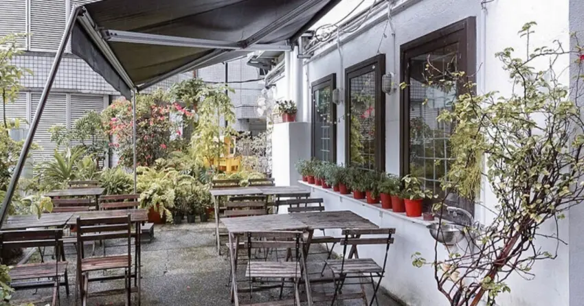 賞大安繡球花開吃！大安森林公園美食7選，大份量生魚片丼 復古咖啡廳推薦。